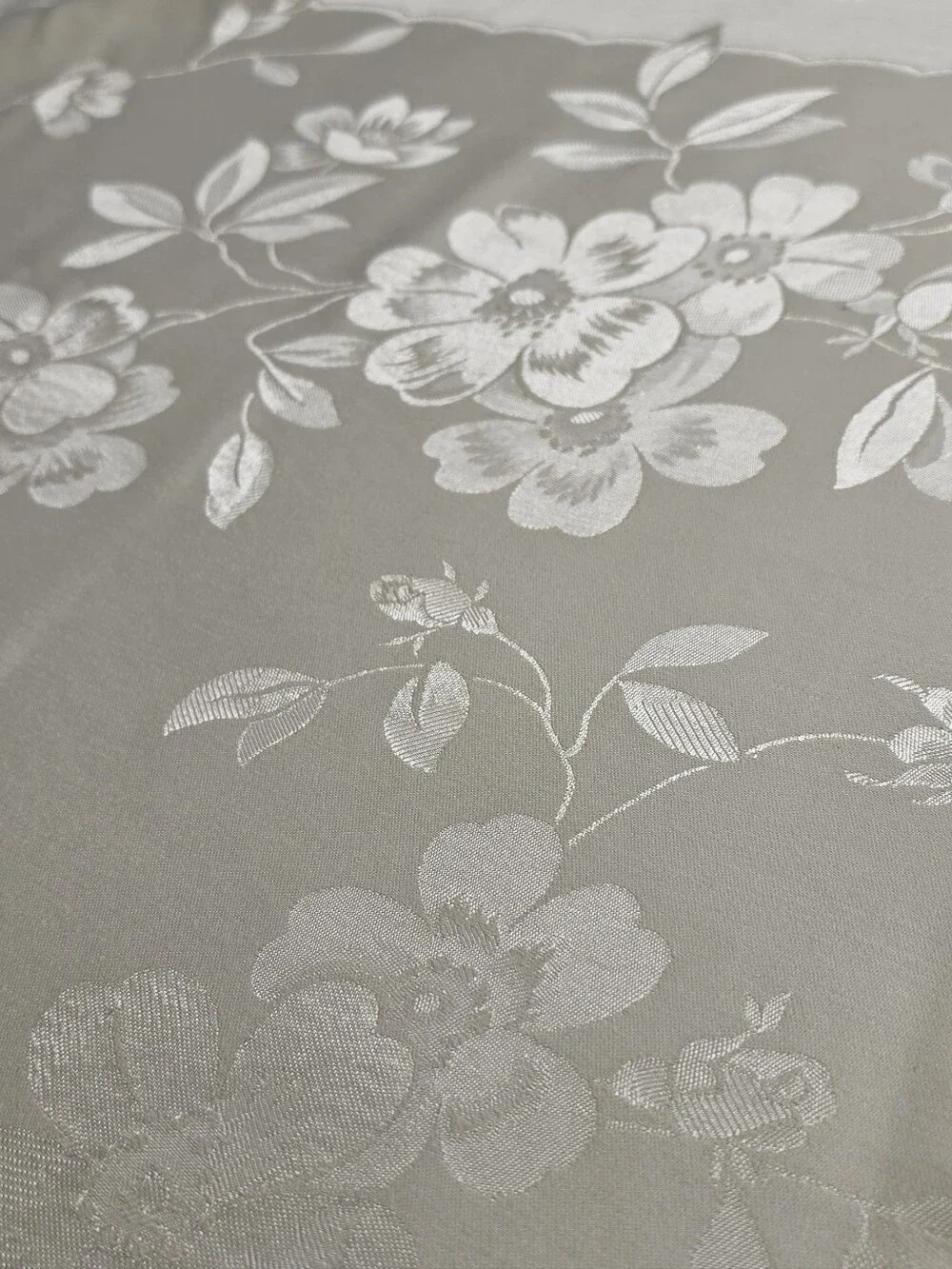 Vintage  Floral Damask Tablecloth Silky Like New